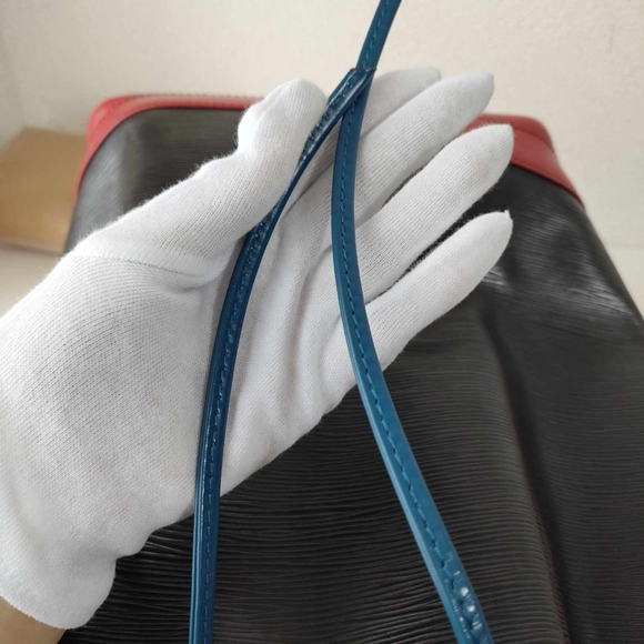 Louis VuittonLouis Vuitton Bi-color Epi Leather Noe Shoulder Bag - Picture 7 of 12